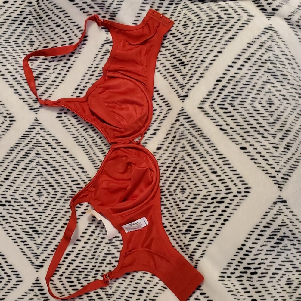 Red Bra - Picture 7 of 9